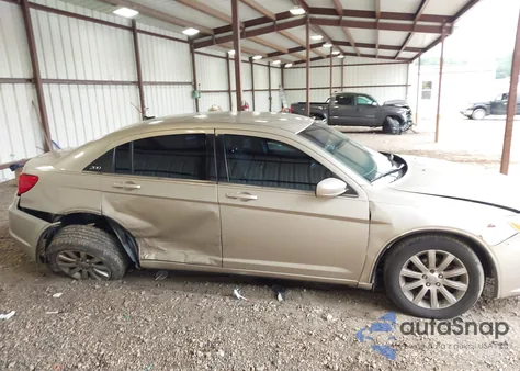 2013 Chrysler 200 Touring из США, поврежденный, VIN 1C3CCBBB4DN764994